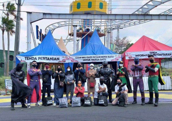 Bantu Ringankan Beban Masyarakat, Jatim Park Group Bagikan Ribuan Sembako