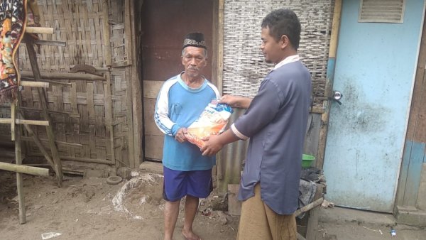 Sedekah Ramadhan, Kelompok Blayu Peduli Wajak Distribusikan Sembako