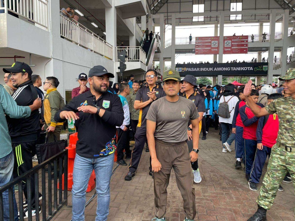 Peringati Hari Peduli Sampah Nasional 2026, Personel Polres Batu Ikuti “Greenation Goes To Pasar Induk Among Tani”