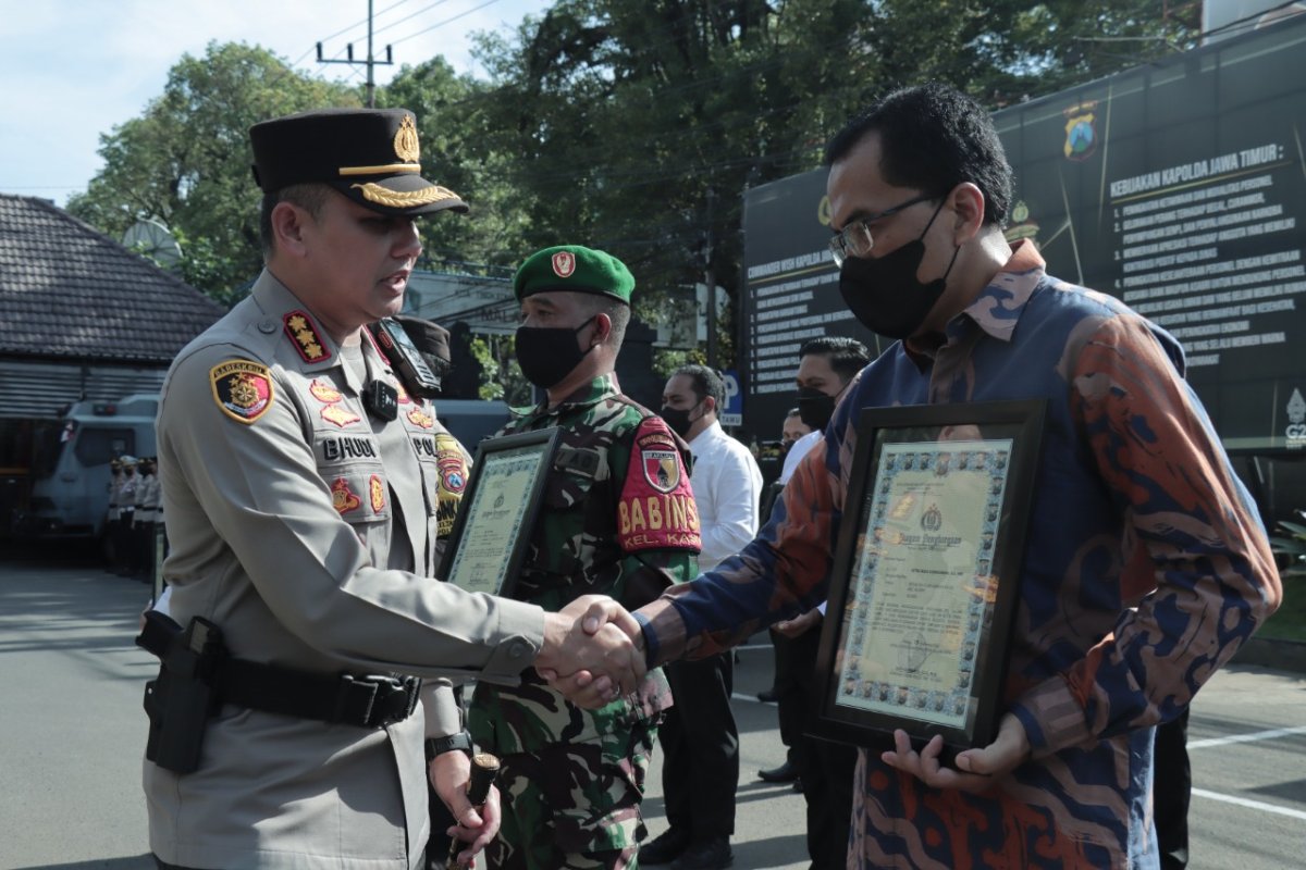 Bantu Tugas Polisi, Kombes Pol. Buher Berikan Penghargaan dan BPJS kepada Anggota dan Masyarakat