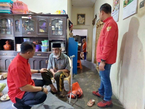 PDI Perjuangan Bagikan Sembako, Khamim Tohari: Wujud Bentuk Kepedulian Terhadap Sesama