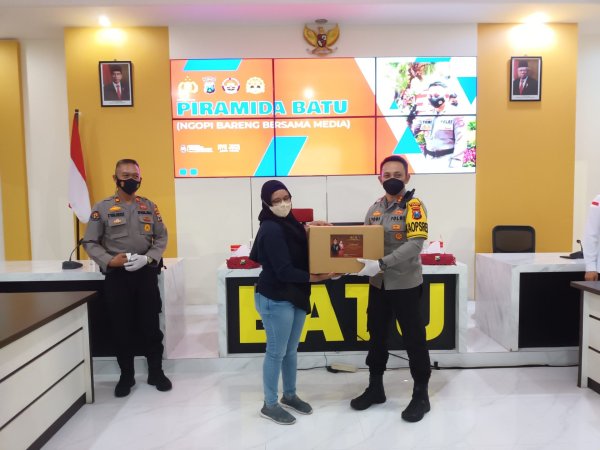 Tutup Tahun 2021, Kapolres Batu Silaturahmi dengan Wartawan