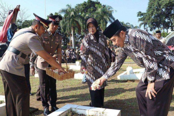 Polres Batu Bersama PJU Ziarah ke TMP Suropati, Peringati Hari Bhayangkara ke-79