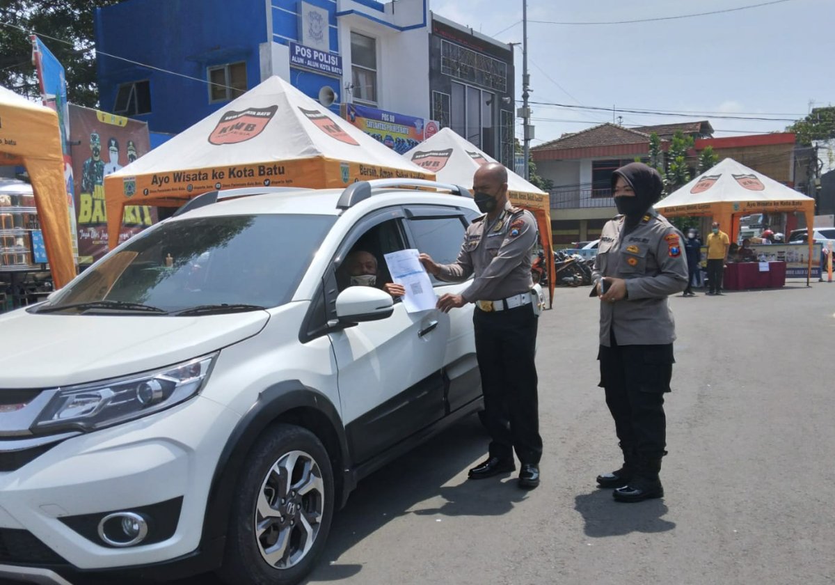 Vaksinasi Drive Thru, KRI Satlantas Polres Batu: Permudah Masyarakat Dapatkan Vaksin