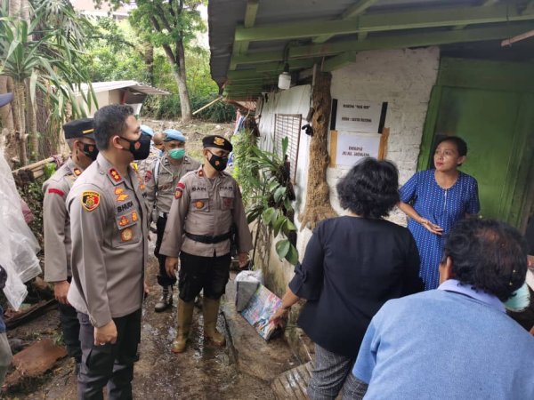 Kapolresta Malang Kota Gerak Cepat, Bantu Korban Banjir
