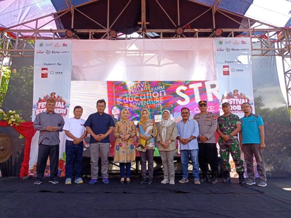 Tarik Minat Wisatawan, Disparta Pemkot Batu Sukses Gelar Festival Stroberi di Desa Pandanrejo