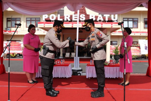 Terapkan Prokes Ketat, Pisah Sambut Kapolres Batu Digelar Sederhana
