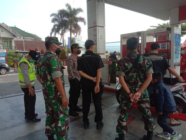 Harga BBM Resmi Naik, Polres Batu Bersama TNI Pantau dan Siaga Patroli di SPBU