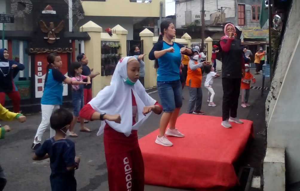 Tarik Minat Warga Ikut Senam Anti Covid, Peserta Dihadiahi Door Prize