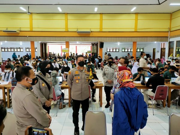 Percepat Herd Immunity, Kapolresta Malang Kota Tinjau Pelaksanaan Vaksinasi Pelajar
