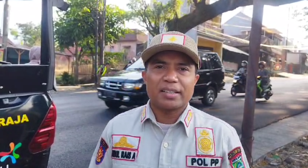 Operasi Gabungan Cegah Peredaran Miras Ilegal, Satpol PP Pemkot Batu Berhasil Sita 131 Botol