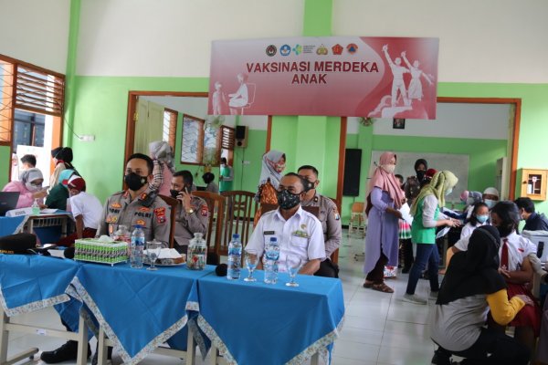 Kapolres Batu AKBP Yogi, Ikuti Zoom Launching Vaksinansi Merdeka Anak