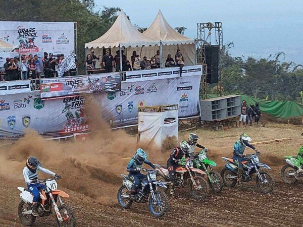 Sedot Ribuan Wisatawan, Disparta Kota Batu Sukses Gelar Event Sport KWB Grass Track Motorcross Championship Kejurprov Jatim 2024