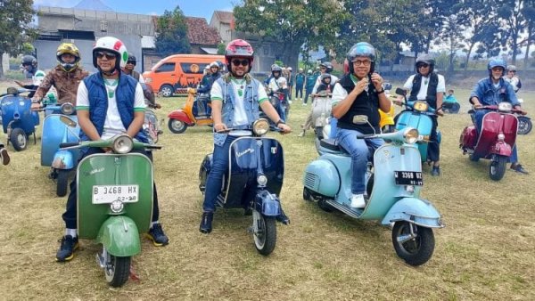 Naiki Vespa Klasik, Forkopimda Kota Batu Jemput dan Antarkan Kirab Obor Porprov IX Jatim 2025