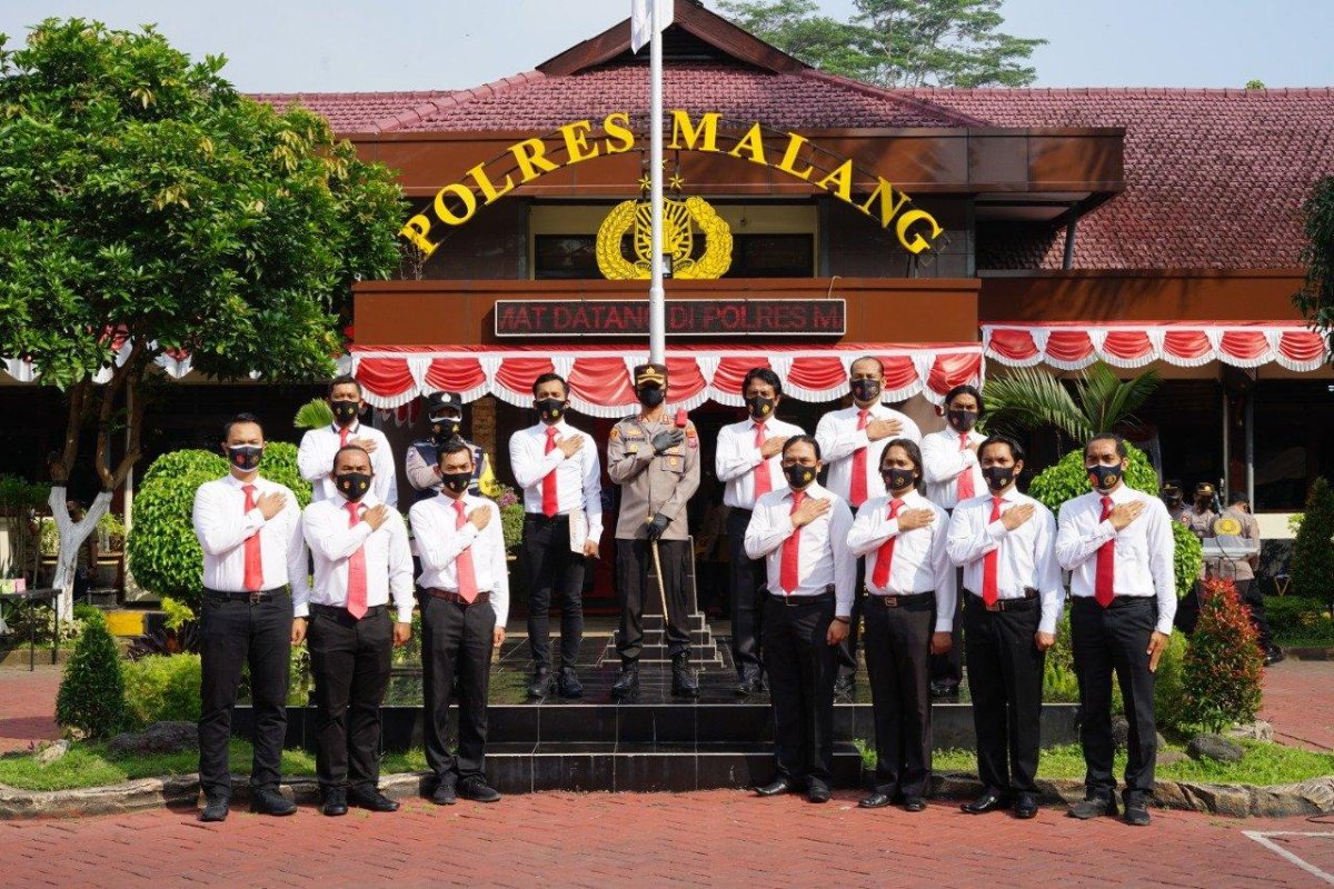 Kapolres Malang, Berikan Penghargaan Anggota Reskrim yang Berhasil Ungkap 79 Kasus Kejahatan