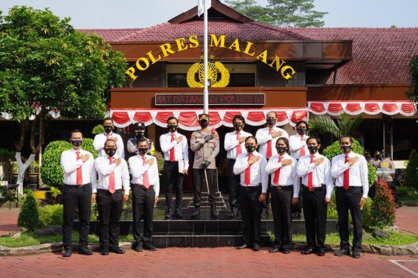 Kapolres Malang, Berikan Penghargaan Anggota Reskrim yang Berhasil Ungkap 79 Kasus Kejahatan