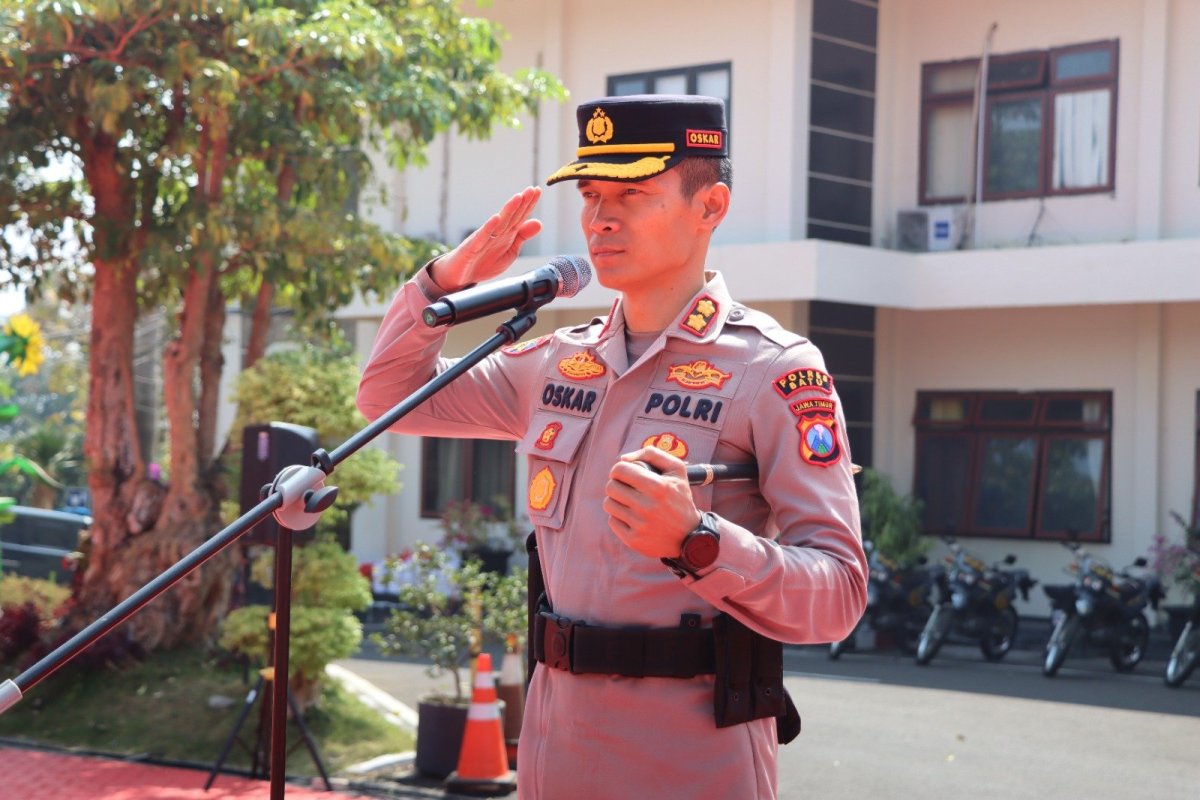 Pastikan Kegiatan Rakernas PSHT Aman dan Kondusif, Kapolres Batu AKBP Oskar Pimpin Apel Kesiapan Pengamanan