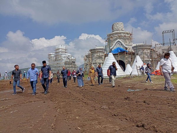 Bersama Disparta Komisi A DPRD Kota Batu Tinjau Proyek Pembangunan Wisata Batu Fantasy Garden di Desa Tulungrejo