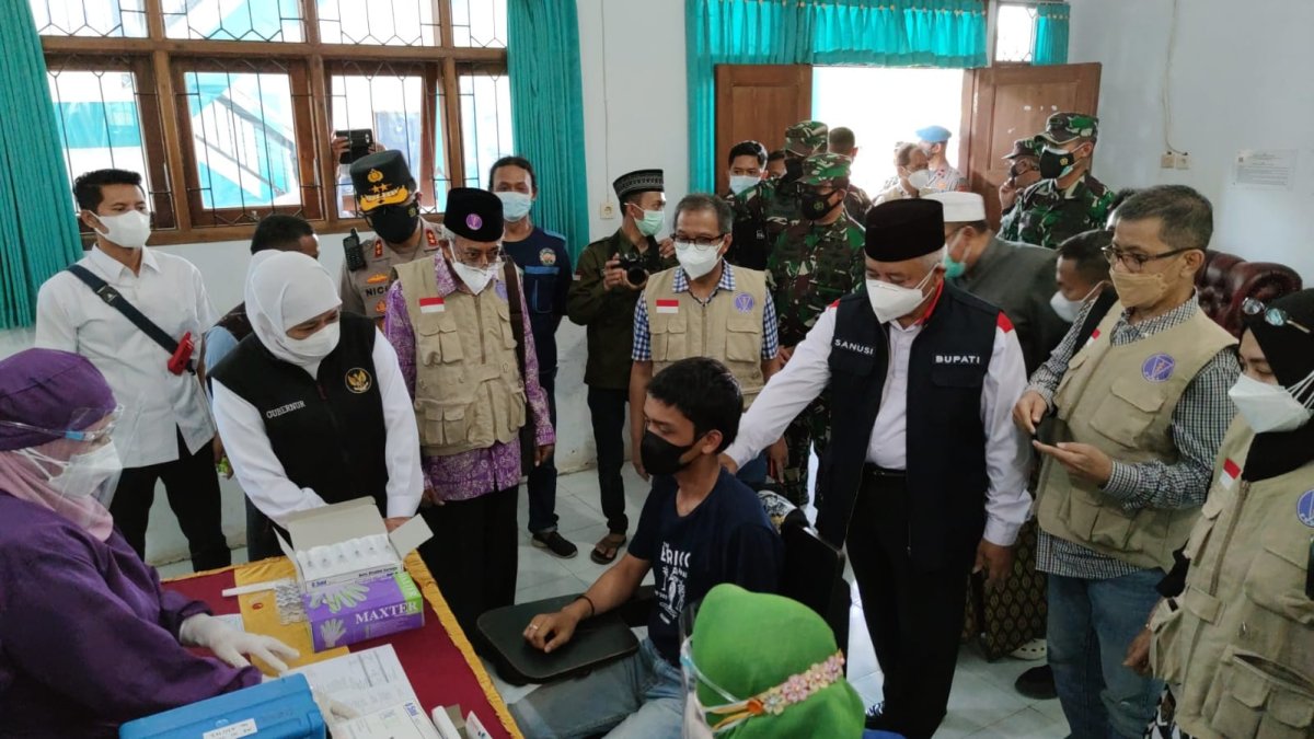 Gubernur Jatim, Tinjau Pelaksanaan Vaksinasi ke Kampus IAI Al Qolam Malang