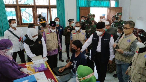Gubernur Jatim, Tinjau Pelaksanaan Vaksinasi ke Kampus IAI Al Qolam Malang