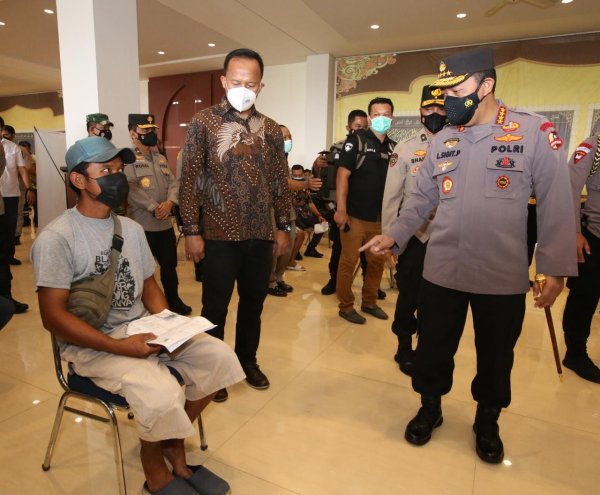 Kapolri Minta Semua Lokasi Pusat Aktivitas Warga Dipasangi Aplikasi PeduliLindungi