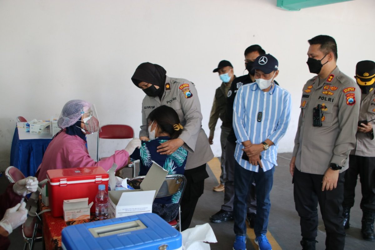 Polresta Malang Kota Gandeng PWI dan IKIP Budi Utomo, Gelar Vaksinasi Gembira Gratis