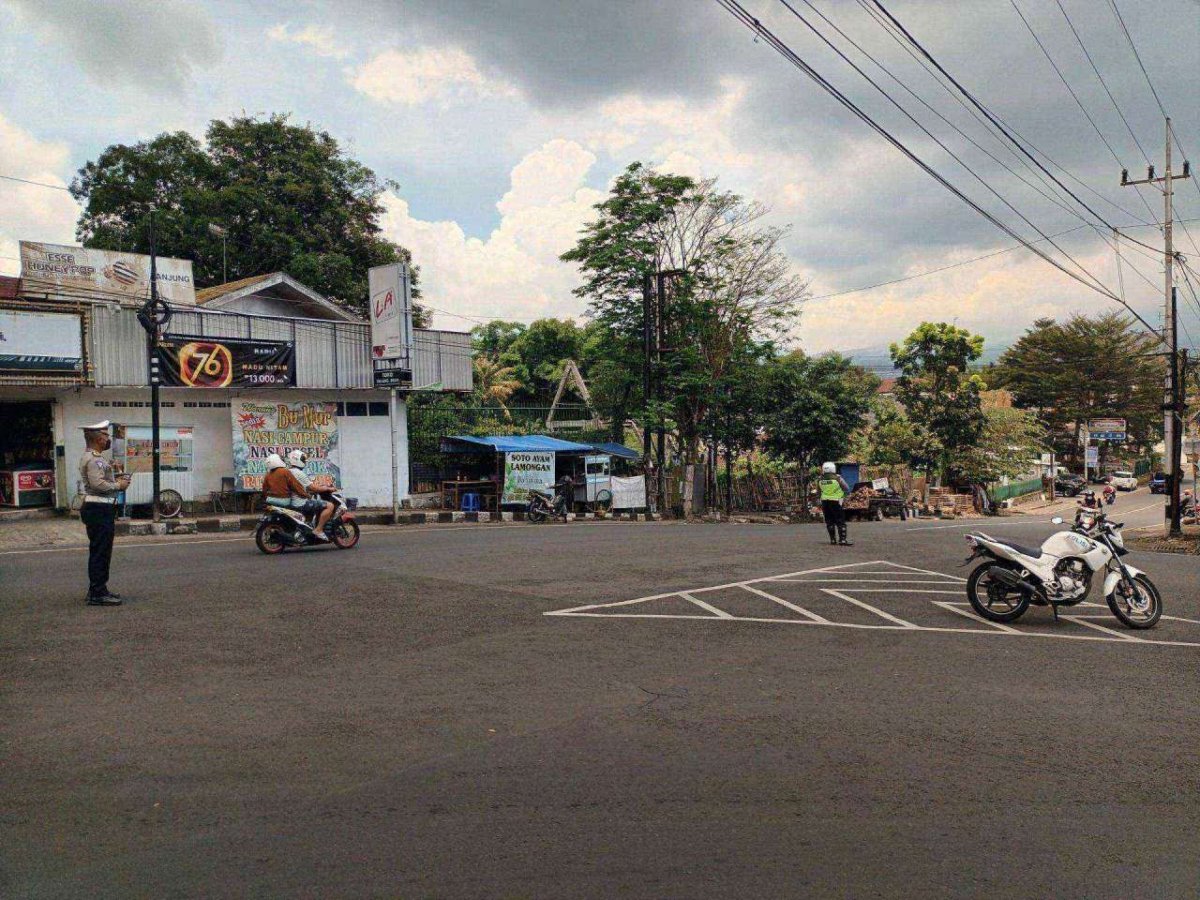 Sinergitas TNI-Polri, Satlantas Polres Batu Lakukan PAM Jalan Kunjungan Kasad