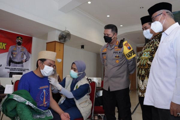 Gandeng Kemenag dan PCNU, Polresta Malang Kota Gelar Vaksinasi Booster