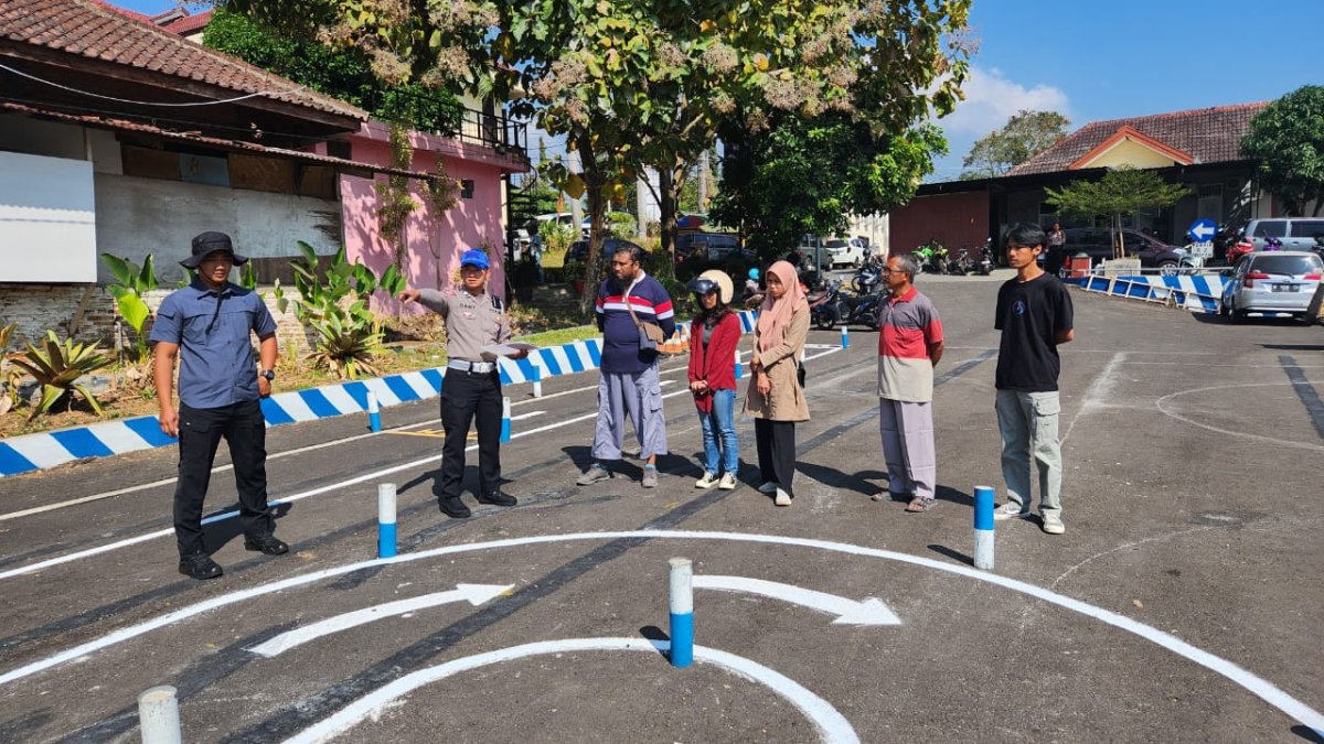 Lintasan Uji Praktik SIM Diubah, Sat Lantas Polres Batu Ajak Masyarakat Persiapkan Diri Sebelum Ujian
