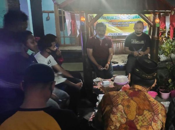 Cangkruk’an Hadapi Pandemi Covid-19, Kapolsek Ngantang Sampaikan Hal Ini