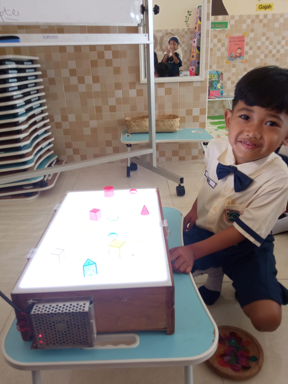 Lewat Eksplorasi Cahaya dan Sensorik, TK Negeri Pembina Kota Batu Kenalkan Inovasi Belajar Geometri Asah Kemampuan Peserta Didik