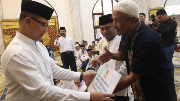 Berikan Bantuan Beras, Pj. Wali Kota Bantu Aries: Semoga Berkah dan Bermanfaat
