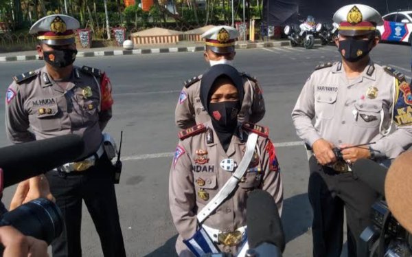 Antisipasi Cluster Covid Malam Tahun Baru, Satlantas Polres Batu Lakukan Penutupan Jalan