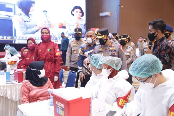 Kolaborasi dengan Mahasiswa, Kapolri Harapkan Akselerasi Vaksinasi Terus Berlanjut 