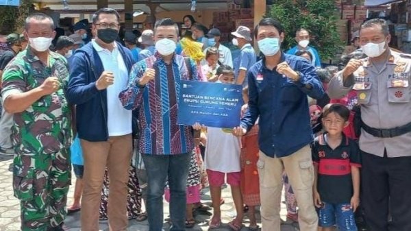 AXA Mandiri dan AXA, Salurkan Bantuan Kepada Masyarakat Terdampak Erupsi Gunung Semeru