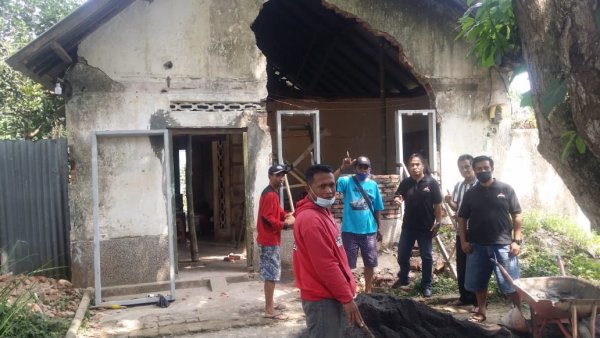 LSM Medimas, Gotong Royong Perbaiki Rumah Warga Terdampak Gempa
