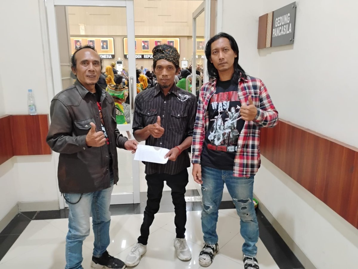 Empati Penyandang Disabilitas, Band Punk Rock BRAIN WASH Berikan Bantuan dari Hasil Penjualan Merchandise