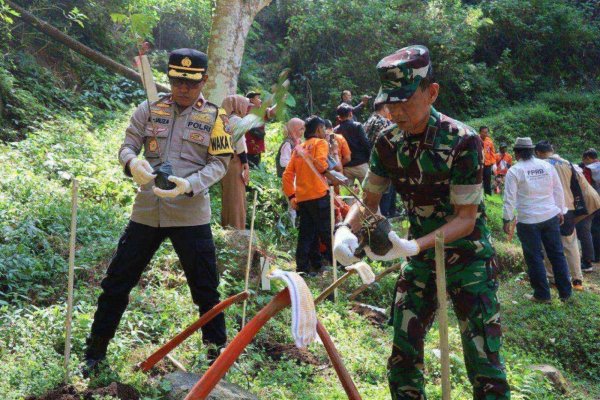 Peduli Lingkungan dan Cegah Perubahan Iklim, Polres Batu Lakukan Penanaman 1 Juta Pohon