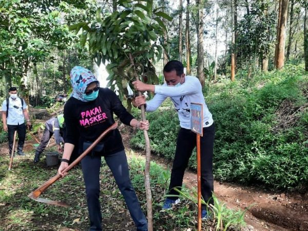 Peringati HPSN, Pemkot Batu Melalui DLH Tanam 600 Bibit Pohon