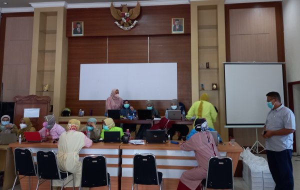 Vaksinasi Massal ke 2 di Balaidesa Oro-oro Ombo, Ditinjau Kades