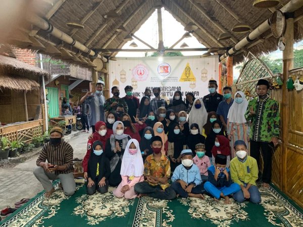 Bukber Berbagi dan Lestarikan Budaya, di Kampung Budaya Polowijen