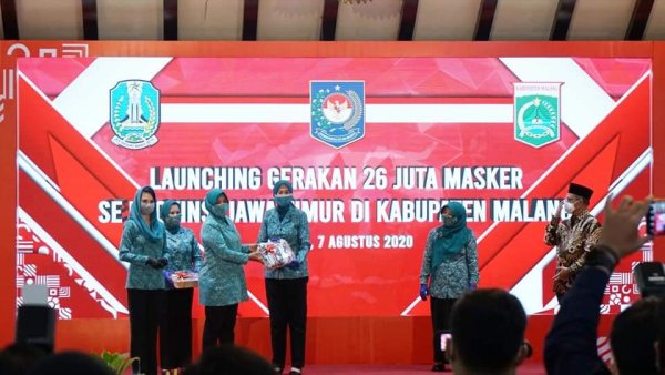 Mendagri dan TP PKK Pusat Launching Gerakan 26 juta Masker se-Jatim