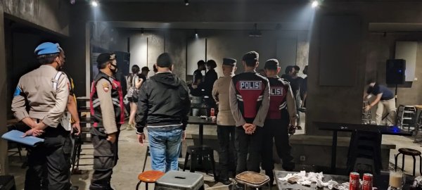 Tim Pamor Keris Polresta Malang Kota, Tindak Cafe yang Nekat Beroperasional Melebihi Batas Waktu