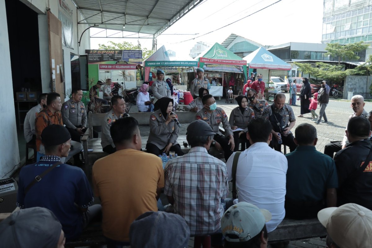 Tampung Aspirasi Masyarakat, Polresta Malang Kota Gelar Jumat Curhat dan Vaksinasi