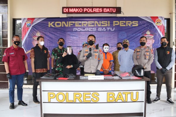 Polres Batu, Ungkap Kasus Pria yang Acungkan Senpi ke Udara di Depan Balaidesa Pandanrejo