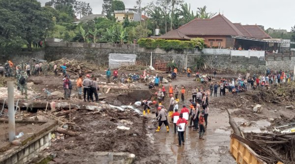 Bantu Korban Terdampak, DPC LSM LIRA Kota Batu Tinjau Lokasi Banjir Bandang