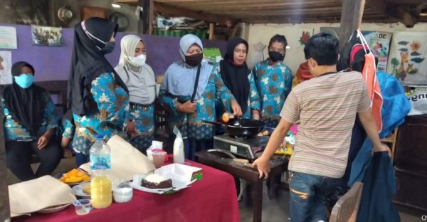 Kiprah Inspiratif Tim DM UB Malang Gelar Pelatihan Olahan Singkong, Katrol Perekonomian Warga Desa