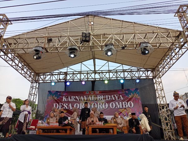 Membangun Desa Bersama Masyarakat, Pemdes Oro-Oro Ombo Gelar Karnaval Budaya