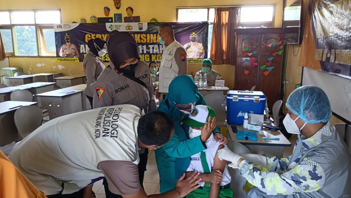 Polresta Malang Kota Gelar Vaksinasi Bagi Pelajar dan Warga Binaan