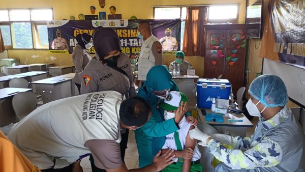 Polresta Malang Kota Gelar Vaksinasi Bagi Pelajar dan Warga Binaan